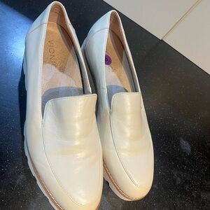 Vionic Women's White Leather Loafers